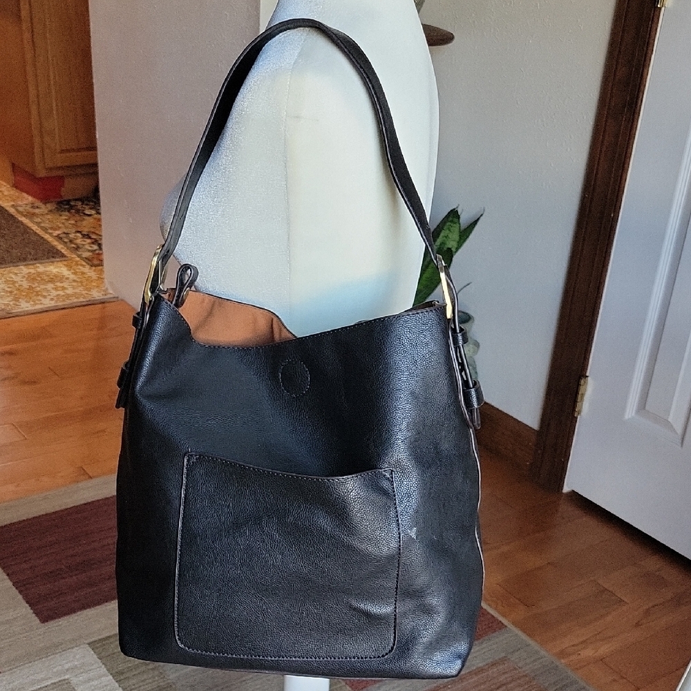 Elegant Black Faux Leather Shoulder Bag.